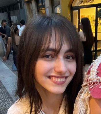User Khadizha profile image