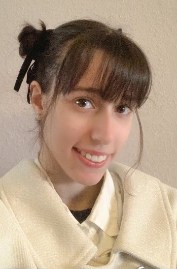 User Laura profile image