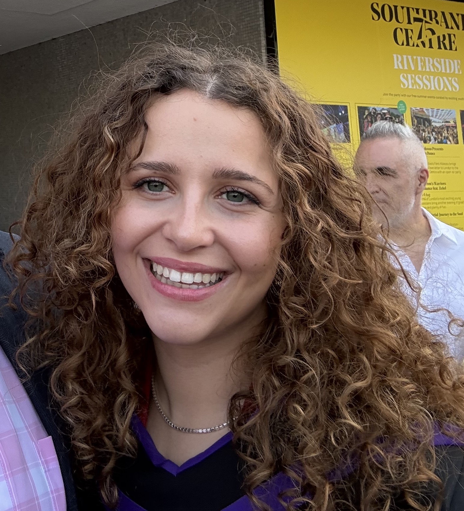 User Eva profile image